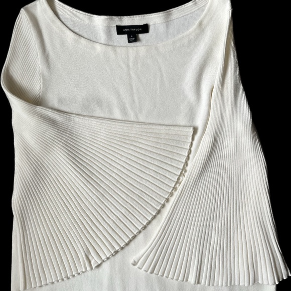 Ann Taylor white top with pleated bell sleeves, size M - Picture 3 of 4